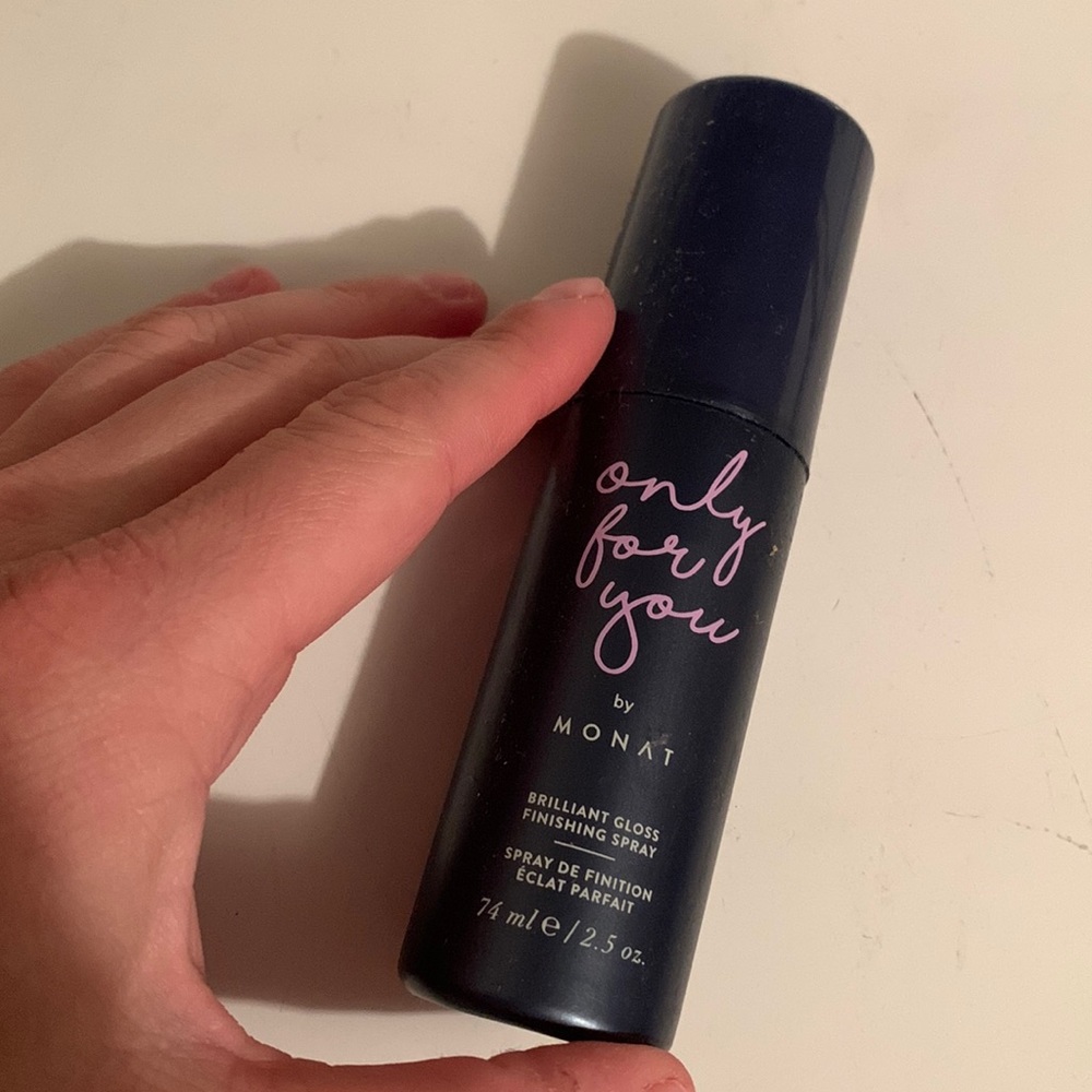 Monat brilliant gloss finishing spray